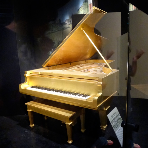 Country Music Hall Of Fame - Elvis Presley Gold Plated Piano